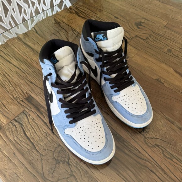 Jordan 1 Retro High OG - Picture 3 of 4